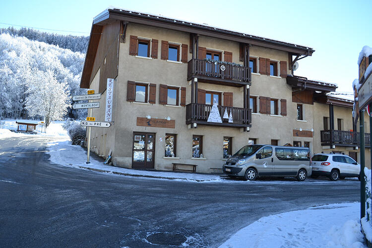 Vue extérieure de l’hôtel L’Adray, à 2 km de La Plagne-Montalbert