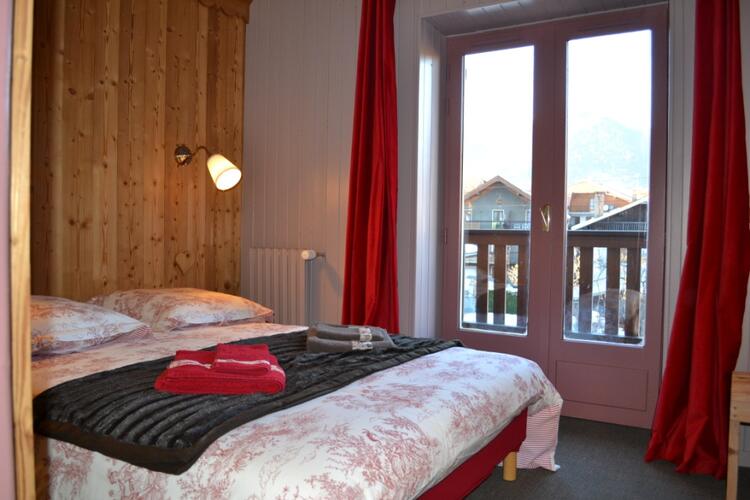 Chambre double de l’hôtel L’Adray 3 étoiles à Longefoy, proche La Plagne-Montalbert